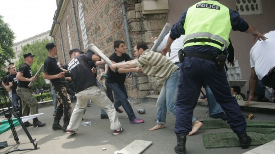 Осъдиха ни в Страсбург за боя пред джамията | StandartNews.com