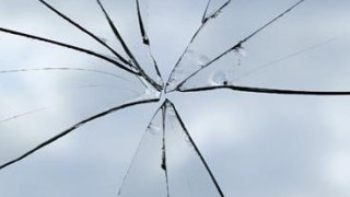 Камъче счупило стъклото на автобуса в Бургас