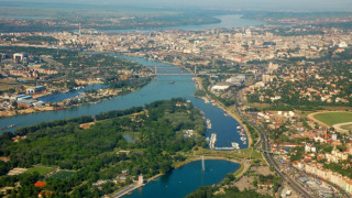 Нашенец забрави бебето си в парка