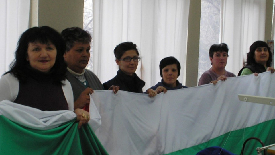 Българският трибагреник „прегръща“ Самарското знаме на 3 март  | StandartNews.com
