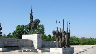 Добрич чества 3 март с военни почести в памет на героите 