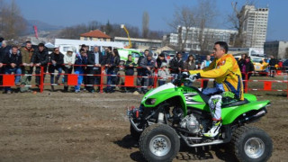 Кметът на Кърджали подкара АТВ 