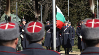 Чест и почит пред българското знаме на Незнайния войн