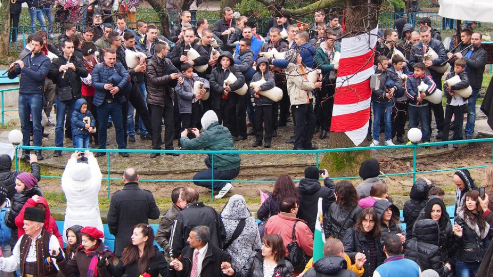 Варна почете 3 март с празнично шествие | StandartNews.com