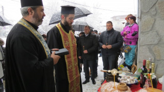 Кметът на Банско с първа копка на улица без асфалт