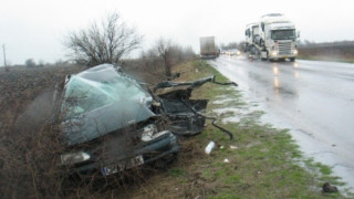 Пиян румънски шофьор уби жена и рани още четирима в микробус