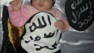 Мода: Бебешки дрешки рекламират "Ислямска държава"
