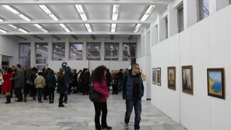 Дами подредиха изложба за 8 март | StandartNews.com