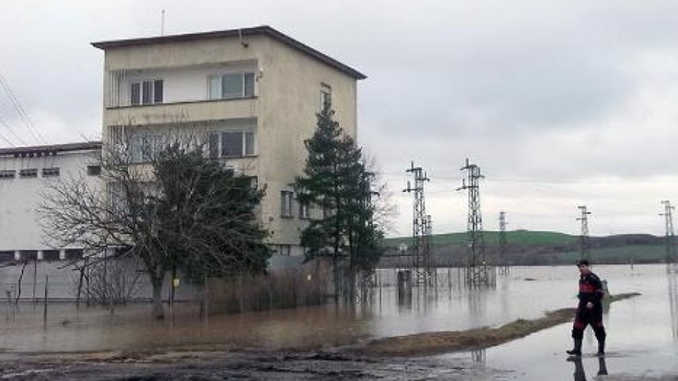 Река Сазлийка отново излезе от коритото край Гълъбово   | StandartNews.com