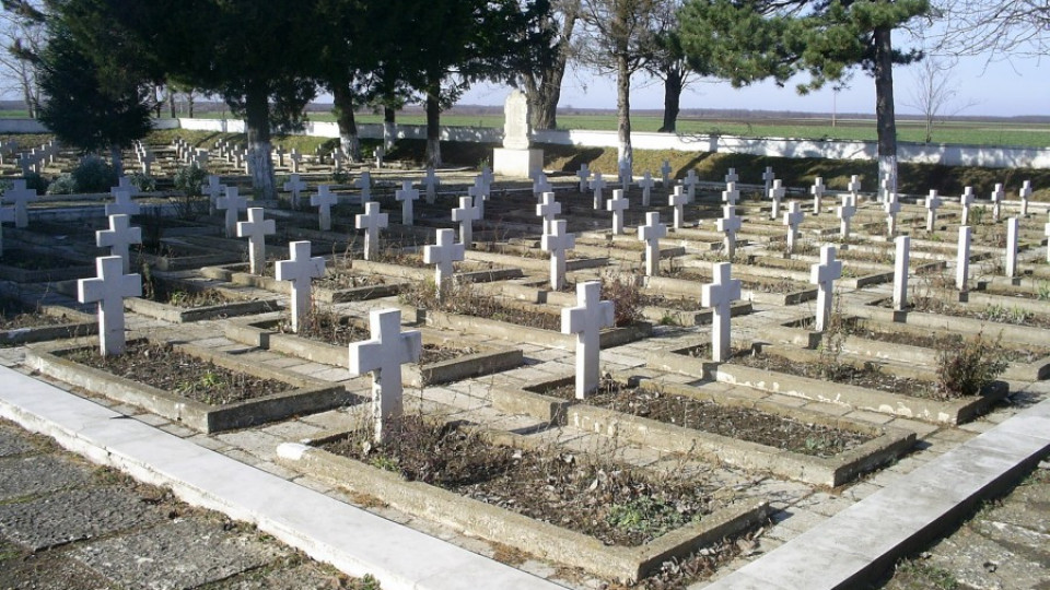 Общинска охрана пази гробовете от вандали в Благоевград | StandartNews.com