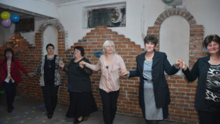 Избраха най-игрива дама в село Полето