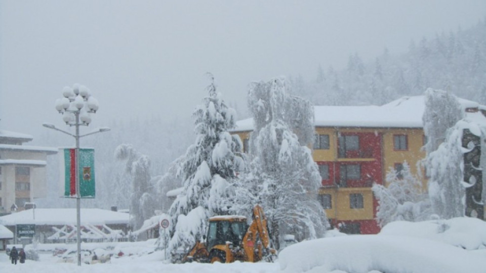 Откриха изгубилите се в снежния ад в област Смолян | StandartNews.com