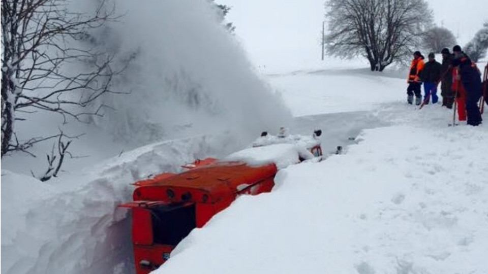 Над 120 снегорини разчистват снега в Смолян и Кърджали | StandartNews.com