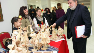 Куклите от шума с рамо за ЮНЕСКО