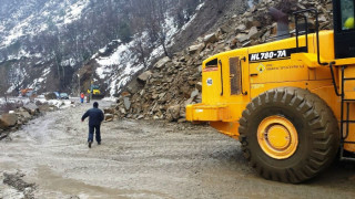 АПИ предупреждава за опасност от нови свлачища