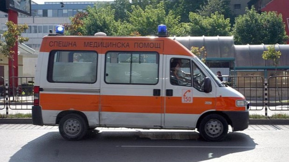 Мъж загина при челен удар между джип и автобус край Ловеч | StandartNews.com