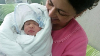 Бременната, спасена с хеликоптер от Ардино, роди момче