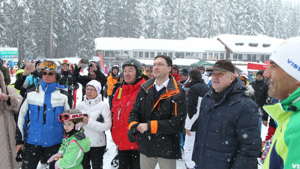 Дипломати с шоу върху ски за Купата на външния министър | StandartNews.com