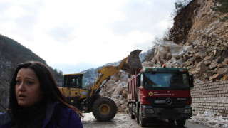 Павлова: Разчистването на пътя Смолян-Пловдив ще продължи и през нощта