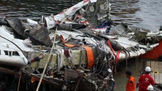Откриха още 3 тела от злополучния самолет на "Air Asia"
