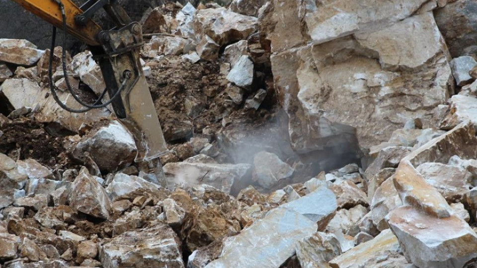 Павлова следи обрушването на скалите в Смолянско (СНИМКИ) | StandartNews.com
