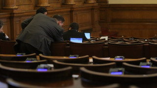Депутатите гласуват влизането на синдик в КТБ