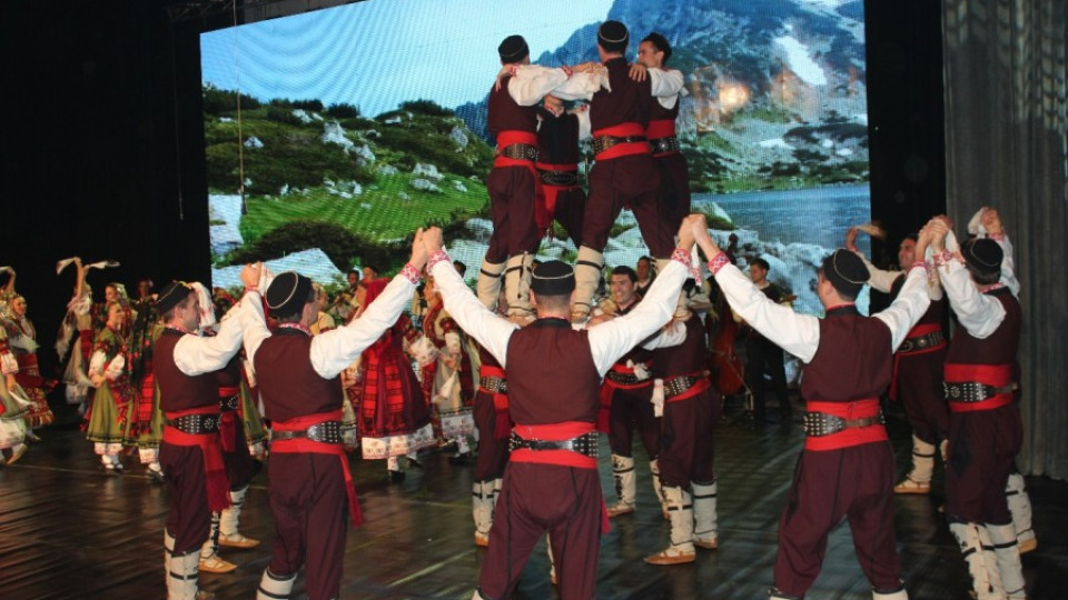 Ансамбъл „Пирин" пее за празника на Казахстан | StandartNews.com