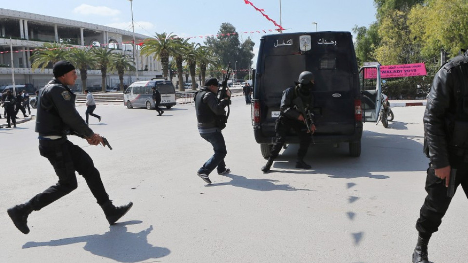 19 са жертвите от атаката в Тунис | StandartNews.com