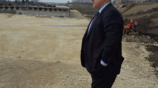 Премиерът инспектира отсечката Белокопитово-Каспичан от АМ „Хемус"