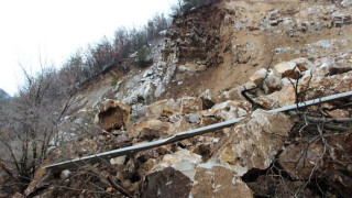 Ново свлачище на пътя Асеновград - Смолян