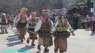 „Старци" гониха злото в родното място на Чудомир