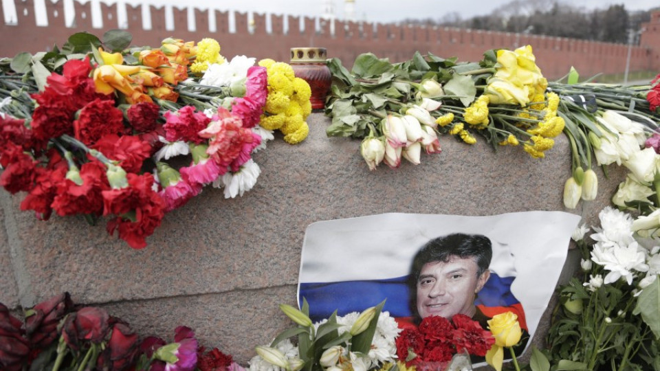 Поругаха мемориала на Немцов | StandartNews.com