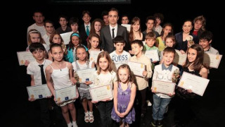 Бербатов награждава млади таланти