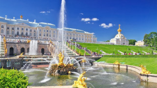 Блясъкът на имперските дворци край Санкт Петербург 