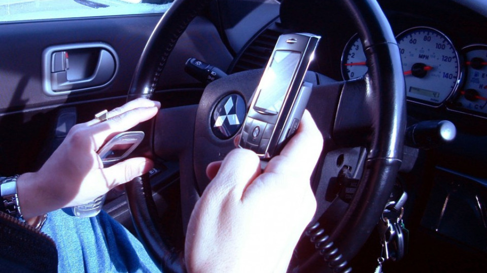 Шофьори се разсейват с мобилни приложения | StandartNews.com