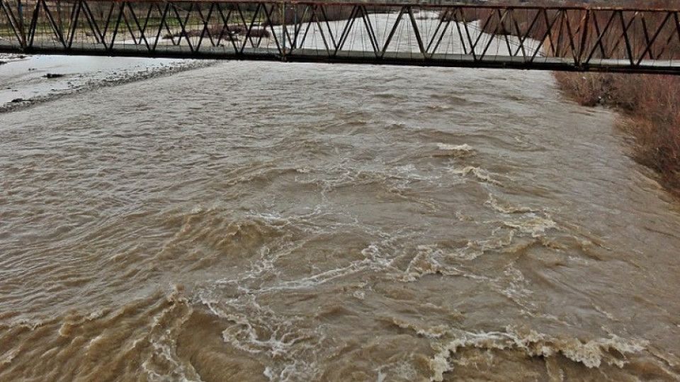 Продължава повишението на нивата на реките в цялата страна | StandartNews.com