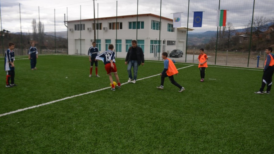 Спортна площадка радва хлапетата в с. Полена | StandartNews.com
