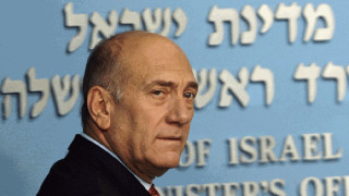 Осъдиха бившия премиер на Израел за корупция