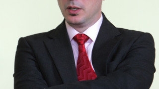 Все повече млади учат, за да не работят