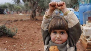 Детето, което трогна света, е в плен на "Ал Кайда"