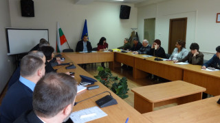 Губернатор призова институции за решаването на проблемите на ромите