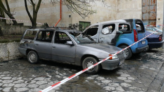 Опожариха 4 автомобила в Шумен