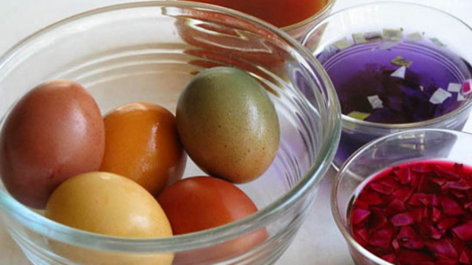 Красиви великденски яйца без изкуствени бои (ВИДЕО) | StandartNews.com