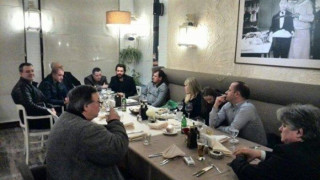 Радан Кънев хванат с цигара в ресторант