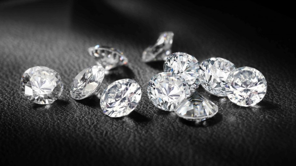 Показват редки диаманти в Бургас | StandartNews.com