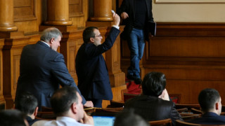 Депутати в спор за центъра на НАТО