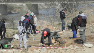 Откриха останки на принесени в жертва младежи от неолита