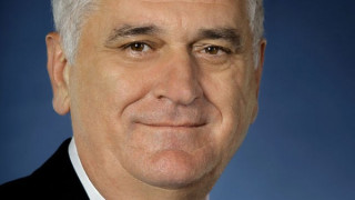 Самолетът на сръбския президент кацна принудително 