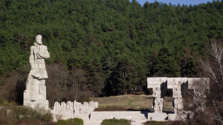 Паметникът на Ботев край Калофер заплашен от свлачище