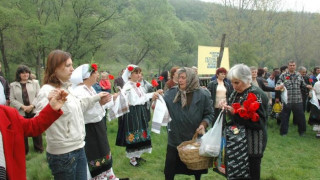 Хорото на мъртвите праща душите в рая